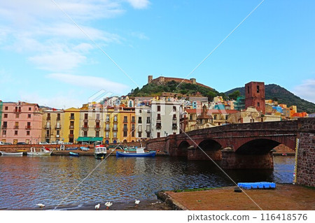 撒丁島、博薩老城區和橋樑 撒丁島、博薩老城區和橋樑 116418576