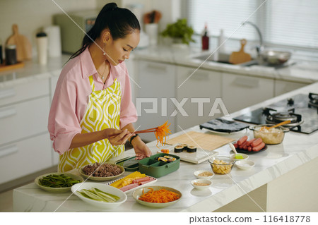 Housewife Putting Food In Lunchbox Housewife Putting Food In Lunchbox 116418778