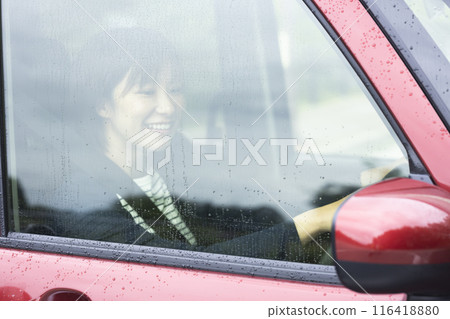 Women driving 116418880