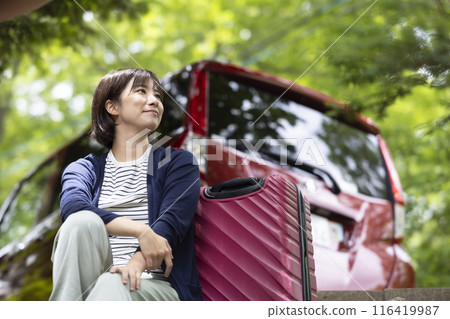 開車旅行的女人 116419987
