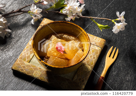 蕨麻糬傳統上使用蕨澱粉製成 116420779