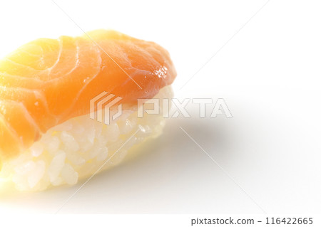 白色背景下拍攝的一把鮭魚 116422665