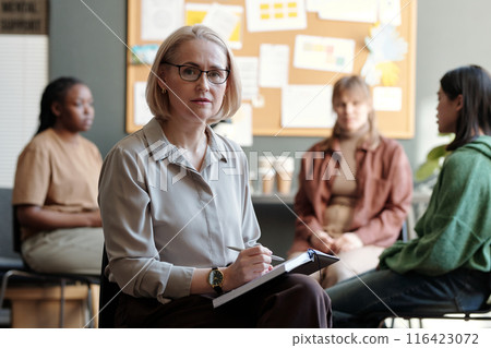 Confident mature female psychologist 116423072