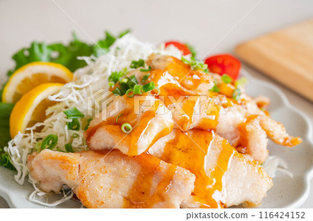Chicken fried sweet vinegar sauce 116424152