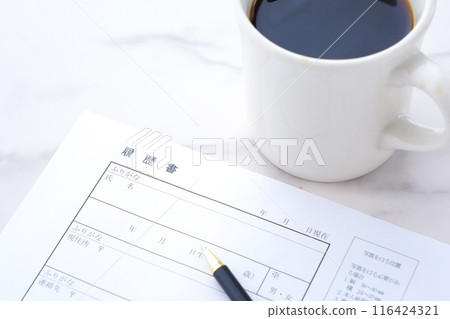 一邊喝咖啡一邊寫履歷 116424321