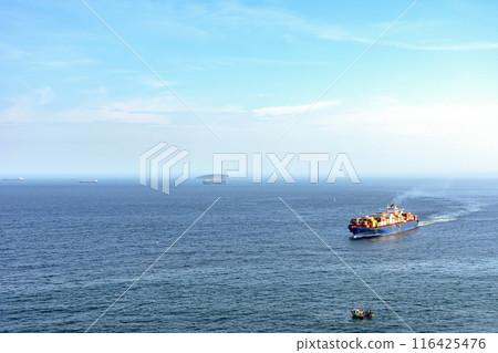 Cargo ship full of containers 116425476