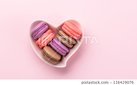 Various colorful macaroons Various colorful macaroons 116429076