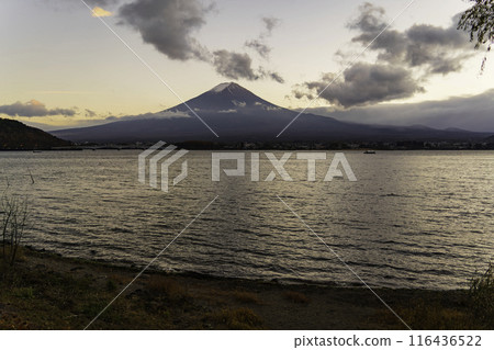 Fuji at dusk [From Kawaguchiko] 116436522