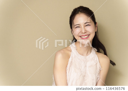 One-phone makeup, beauty, women One-phone makeup, beauty, women 116436576