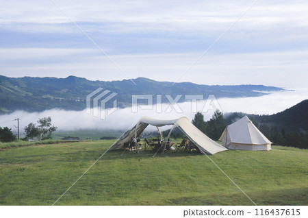 漂浮在雲海裡的露營場景1 116437615