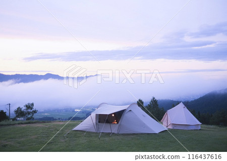 漂浮在雲海裡的露營場景2 116437616
