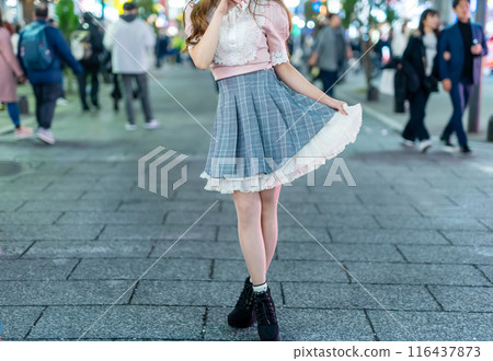 Woman at a cafe in Shinjuku Kabukicho - Body parts 116437873