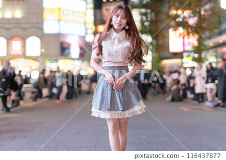A woman at a cafe in Kabukicho, Shinjuku 116437877
