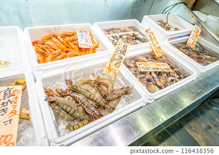 海鮮市集 頭蝦、黑虎、紅蝦、蛤蜊、蠑螈 海鮮市集 頭蝦、黑虎、紅蝦、蛤蜊、蠑螈 116438356