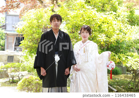 Japanese style wedding, Japanese style photo wedding, location photo shoot in white kimono and crested hakama, bridal photo 116438465