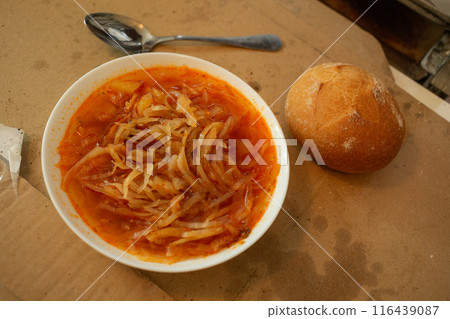 [Ukraine] Borsch and bread eaten at a volunteer center in Kharkiv 116439087