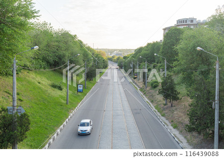 [Ukraine] A straight main road in Kharkiv city and cars driving on it 116439088