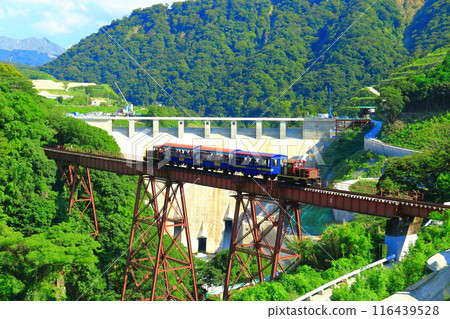 [Kumamoto Prefecture] Sunny Minamiaso Railway trolley train and Tateno Dam 116439528