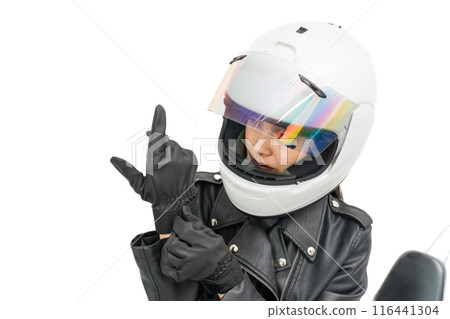 戴上手套的騎自行車的女孩 116441304