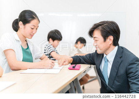 Elementary school, junior high school, and high school children (girls) who are taught by teachers to study in cram school/school classrooms 116442728