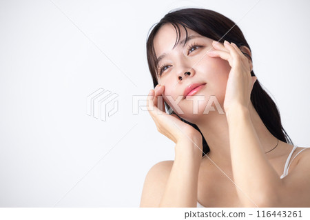 Beauty image: A woman doing skin care 116443261