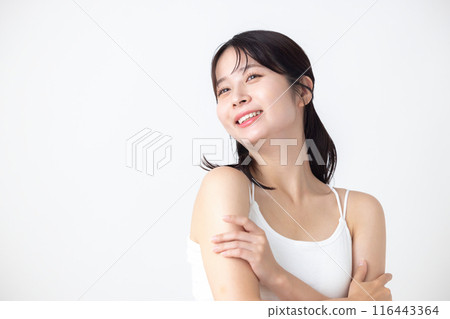 美麗形象：穿著吊帶背心的女人 116443364