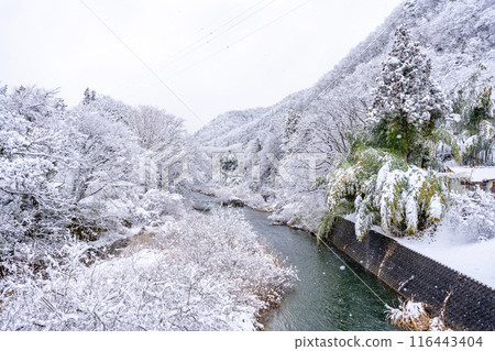 Snowy Iizaka Onsen: One of Japan's most famous hot springs in terms of both history and size. The history of Iizaka dates back to the time of Yamato Takeru. Nakajutsunabashi Bridge Snowy Iizaka Onsen: One of Japan's most famous hot springs in terms of both history and size. The history of Iizaka dates back to the time of Yamato Takeru. Nakajutsunabashi Bridge 116443404