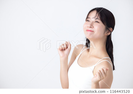 美麗形象：穿著吊帶背心的女人 116443520
