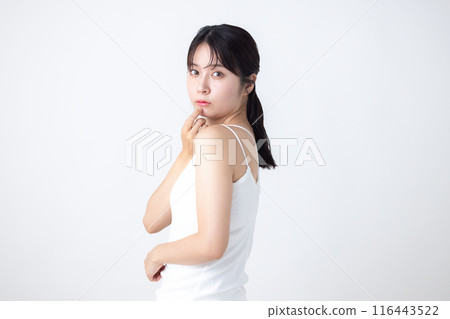 美麗形象：穿著吊帶背心的女人 116443522