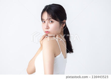 美麗形象：穿著吊帶背心的女人 116443523