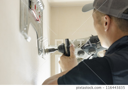 Installation work of air conditioner Installation work of air conditioner 116443835