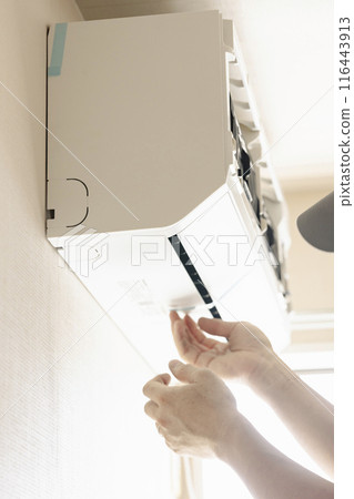 Installation work of air conditioner 116443913