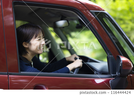 Women driving 116444424