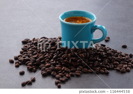 Caffe latte, a coffee made by adding a lot of milk to espresso, and dark roasted coffee beans Caffe latte, a coffee made by adding a lot of milk to espresso, and dark roasted coffee beans 116444538