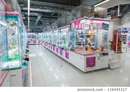 Round One Crane Game Park Chofu Station Store - Which one should you play? Chofu City, Tokyo 116445327