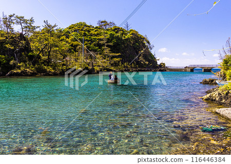 [Niigata Prefecture_Sado_Yajima/Kyojima] Experience a tub boat ride while enjoying the beautiful scenery 116446384