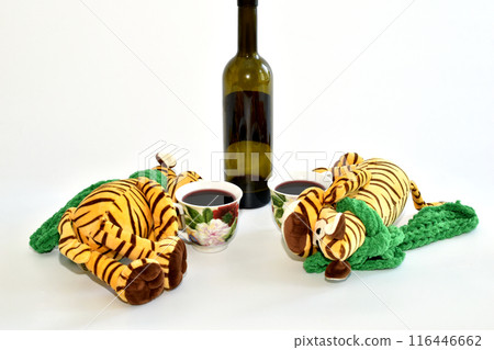 The friends fell asleep after drinking a lot of wine. 116446662