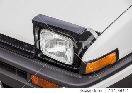 Headlight of the old car 116446843