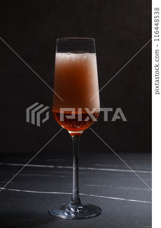 Rosé champagne (sparkling wine) with fine bubbles 116448538