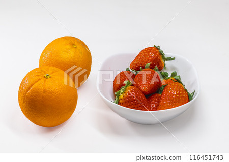 Fresh oranges and strawberries 116451743