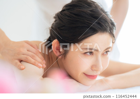 A middle-aged woman doing skin care at a beauty salon A middle-aged woman doing skin care at a beauty salon 116452444