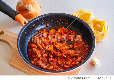 Homemade meat sauce 116452585