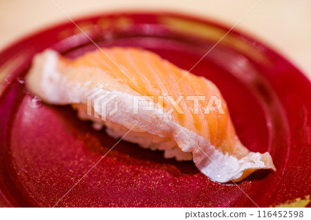 Top view of Japanese fresh salmon sushi with Japanese rice in red plate, focus selective 116452598