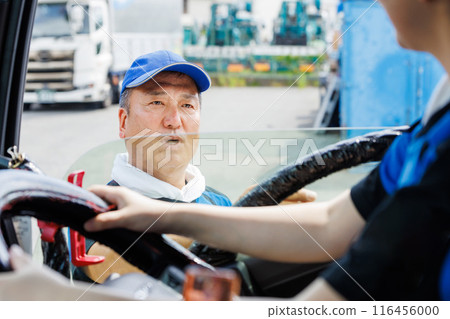 女司機接受老闆指示 女司機接受老闆指示 116456000