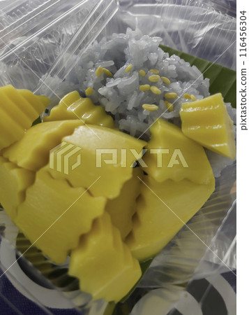 Mango with sticky rice traditional Thai dessert from market 116456304