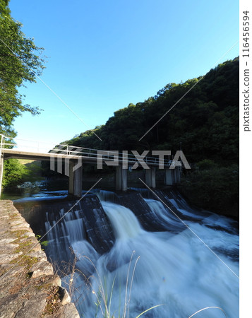 The phantom waterfall flowing from Mannoike Yute 2024 [Manno Town, Nakatado District, Kagawa Prefecture] 1013 116456594