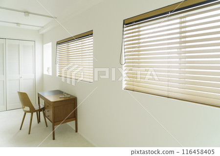 Simple white room 116458405