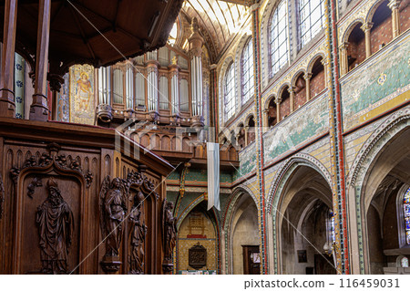Detail of the dome, pulpit and organ of the church of Saint Aigne in Chartres. France 116459031