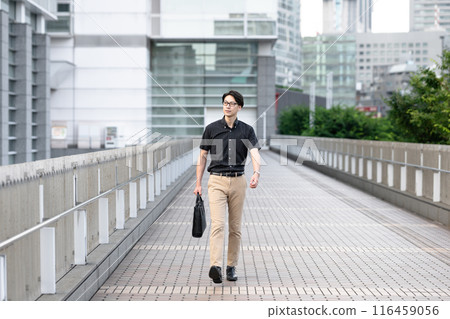 Casual businessman 116459056