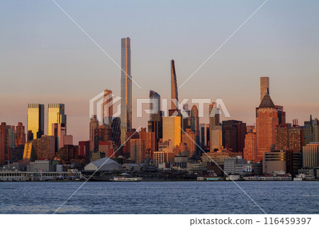 View of Manhattan West side from New Jersey side of Hudson 116459397